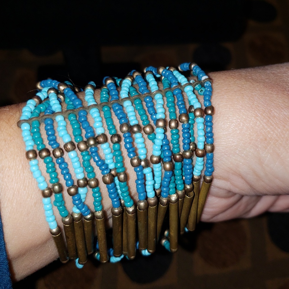 Elastic cuff bracelet
